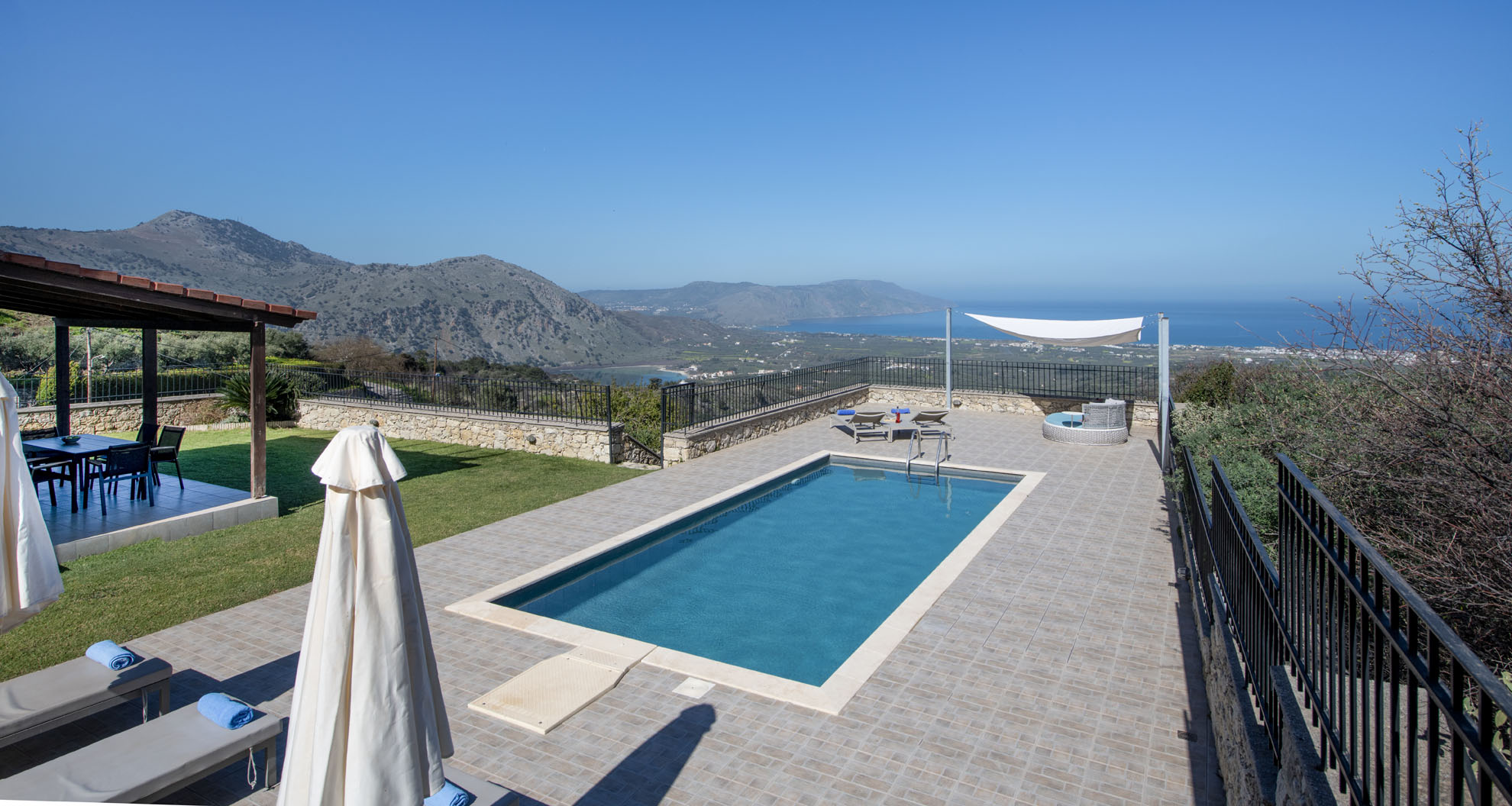 Three-Bedroom Villa with Private Pool #Thea